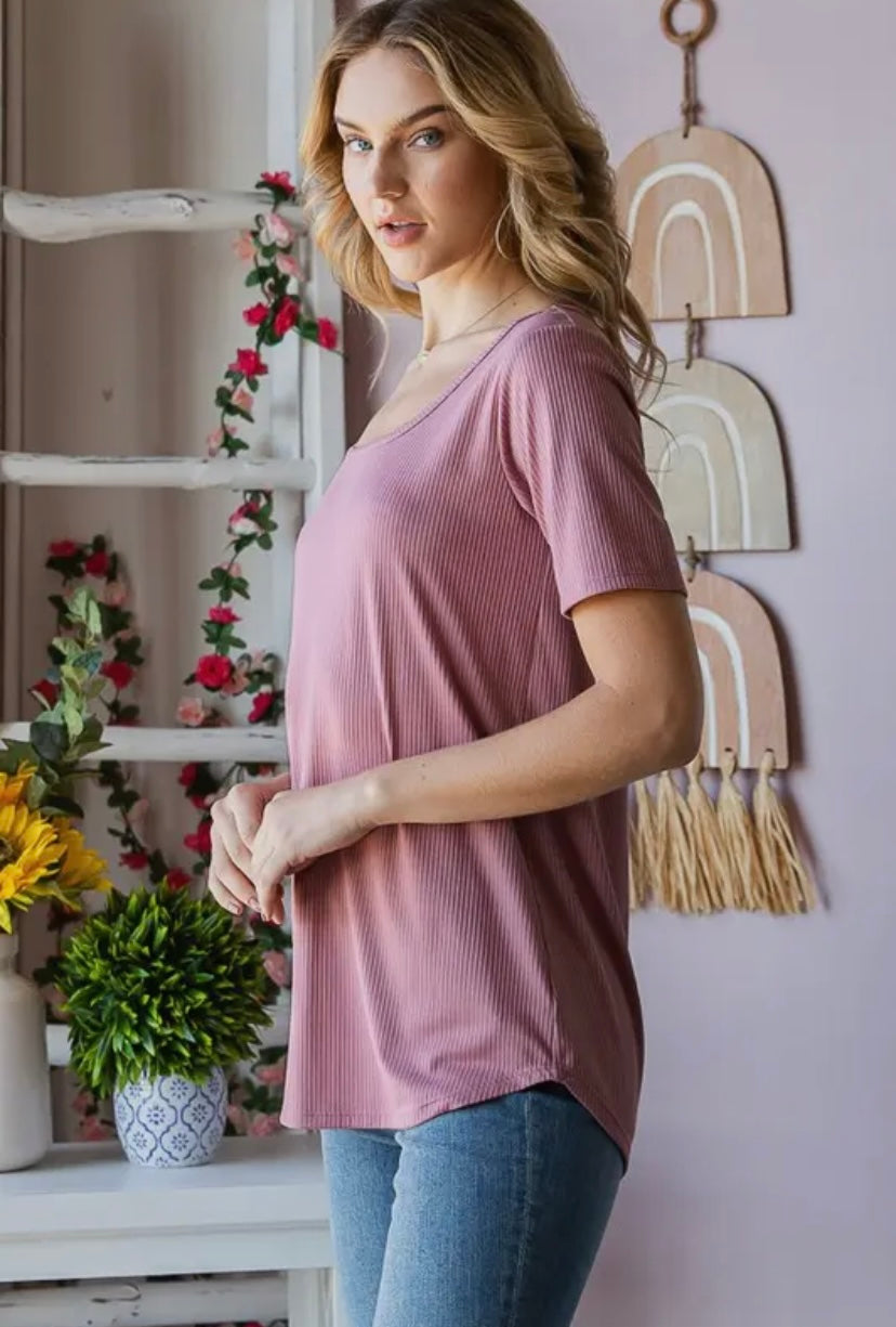 MAUVE SOLID RIBBED TOP WITH DOLPHIN HEM