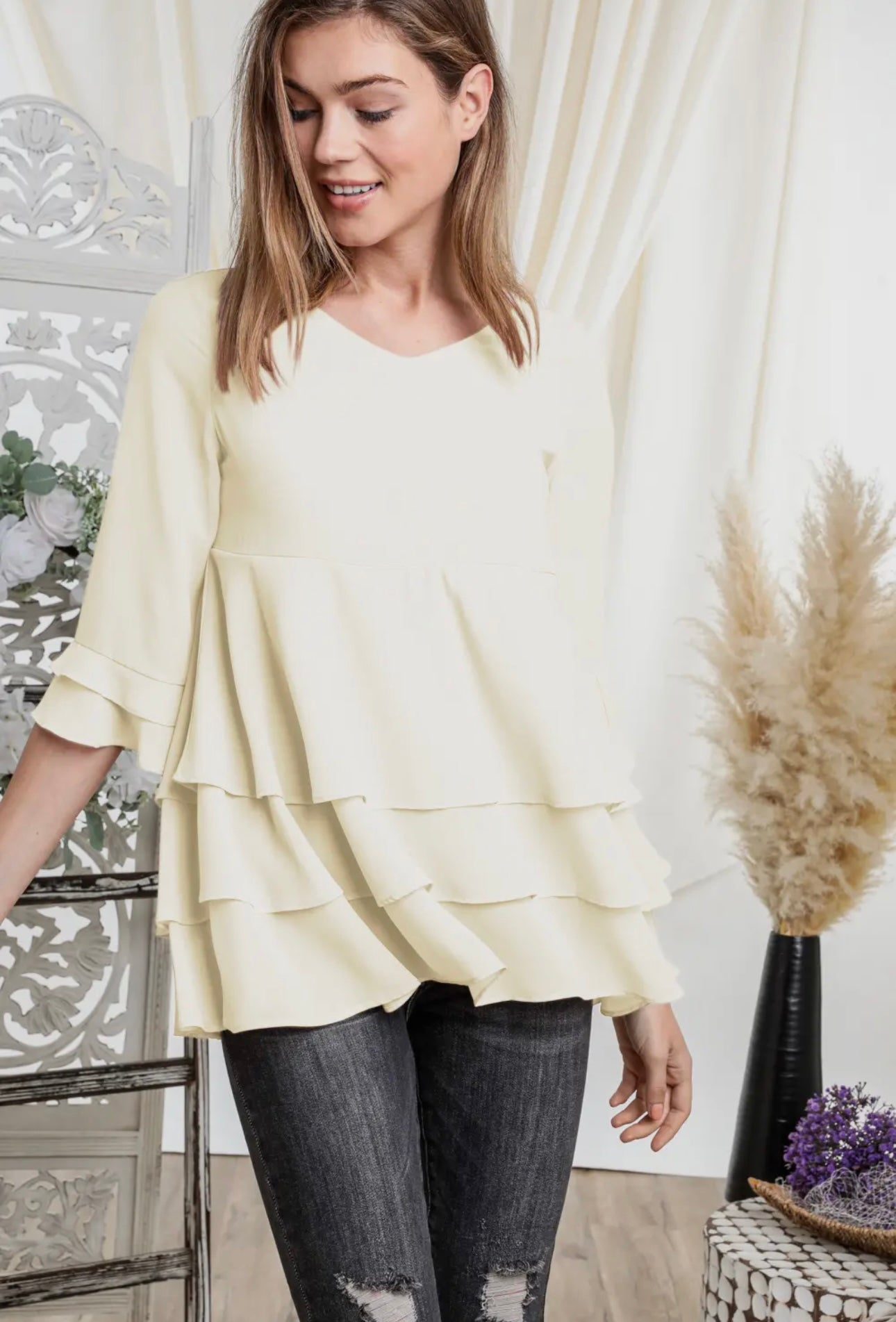 CREAM TIERED 3/4 SLEEVE BLOUSE