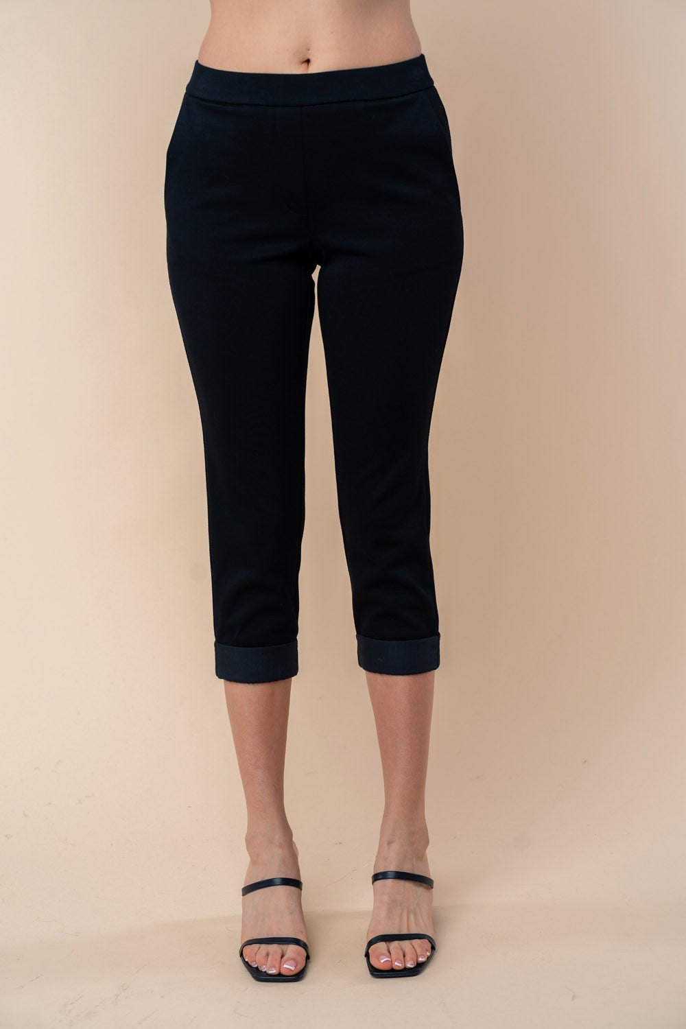KNIT BLACK CAPRI PANT