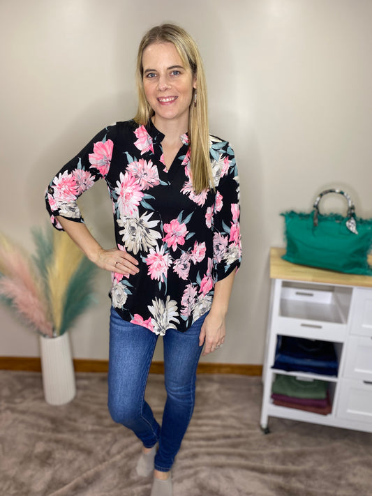 LIZZY BLACK FLORAL 3/4 BUTTON SLEEVE TOP