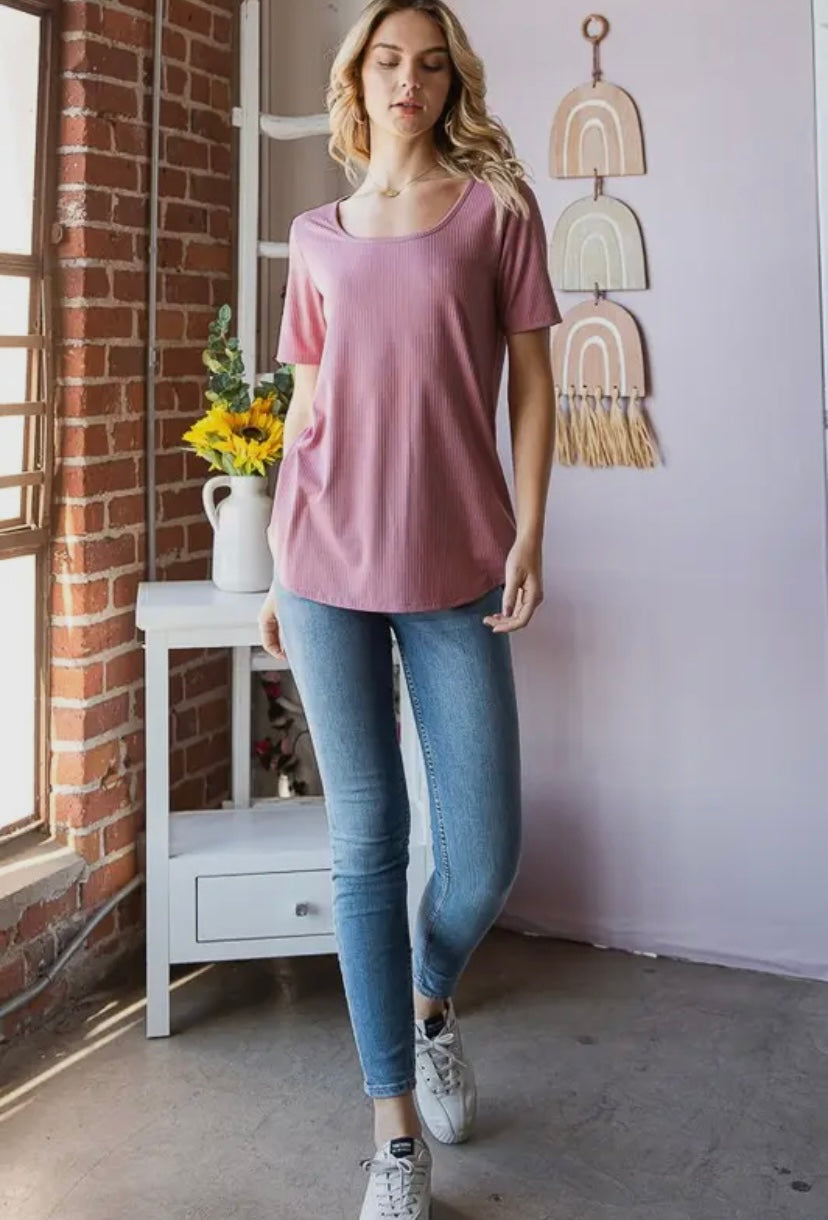 MAUVE SOLID RIBBED TOP WITH DOLPHIN HEM