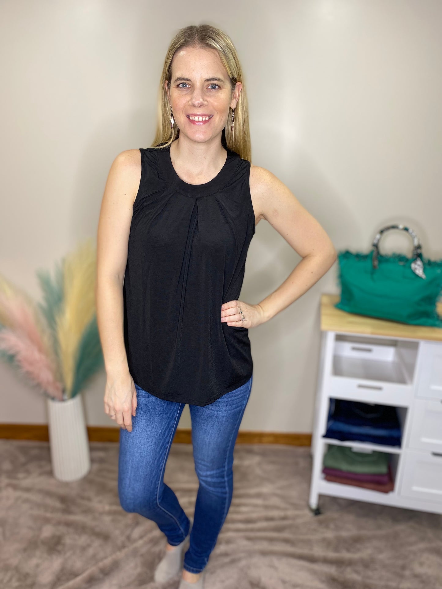 BLACK PLEATED TANK