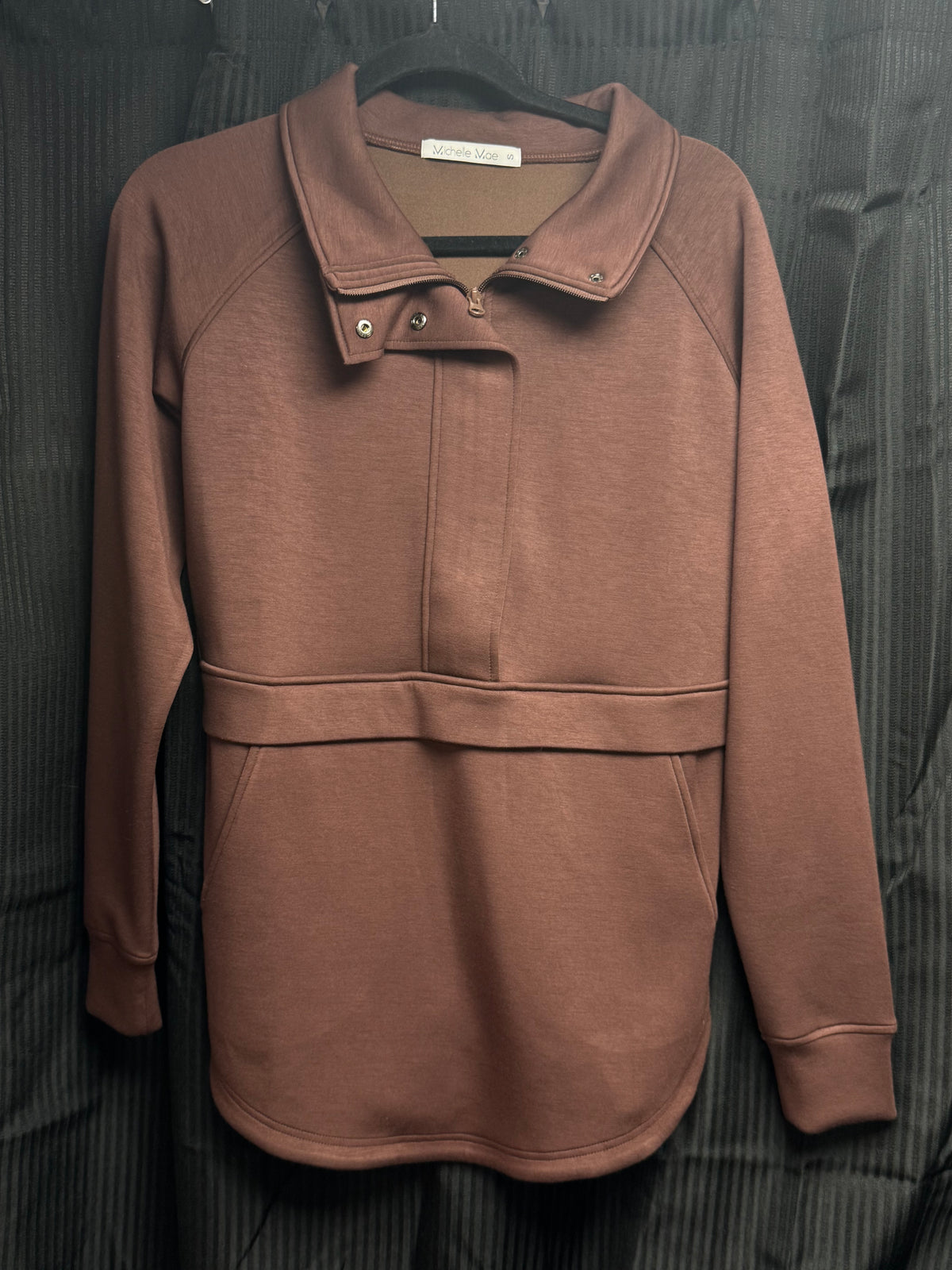 MICHELLE MAE COLLARED PULLOVER
