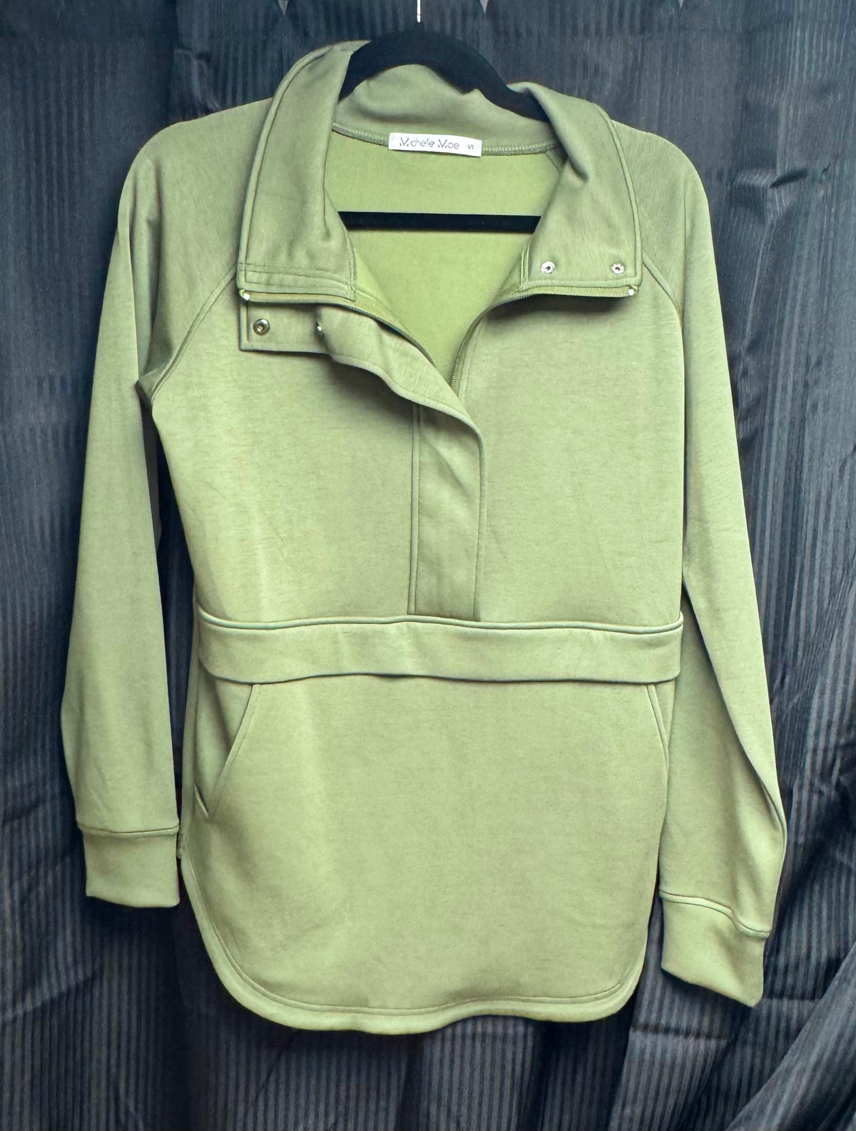 MICHELLE MAE COLLARED PULLOVER
