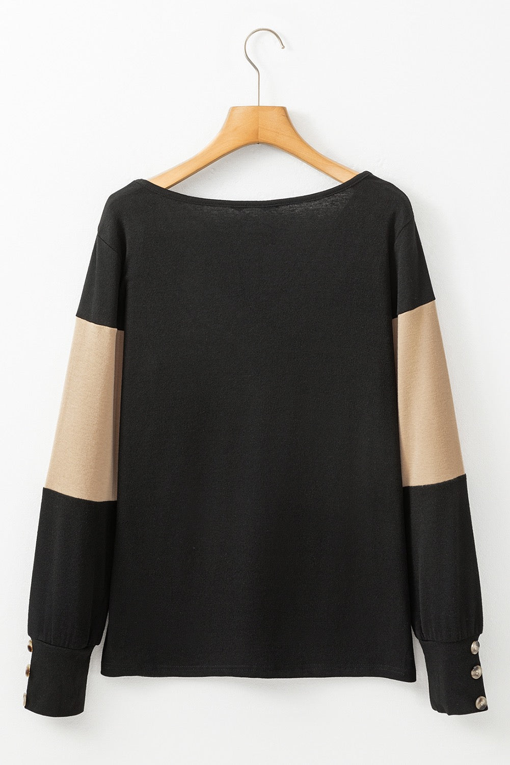 BLACK & TAN VNECK TOP WITH BUTTON SLEEVE DETAIL
