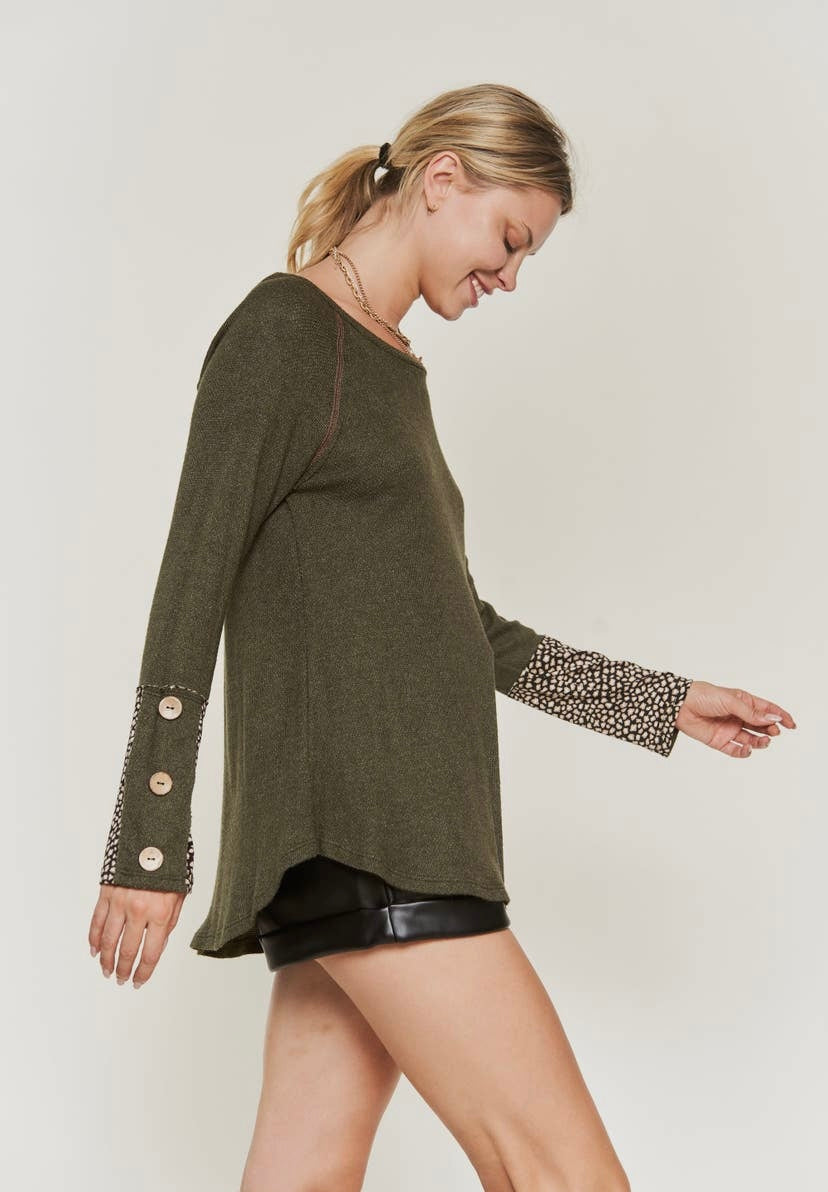 TUNIC WITH LEOPARD BUTTON TAB WRIST DETAIL