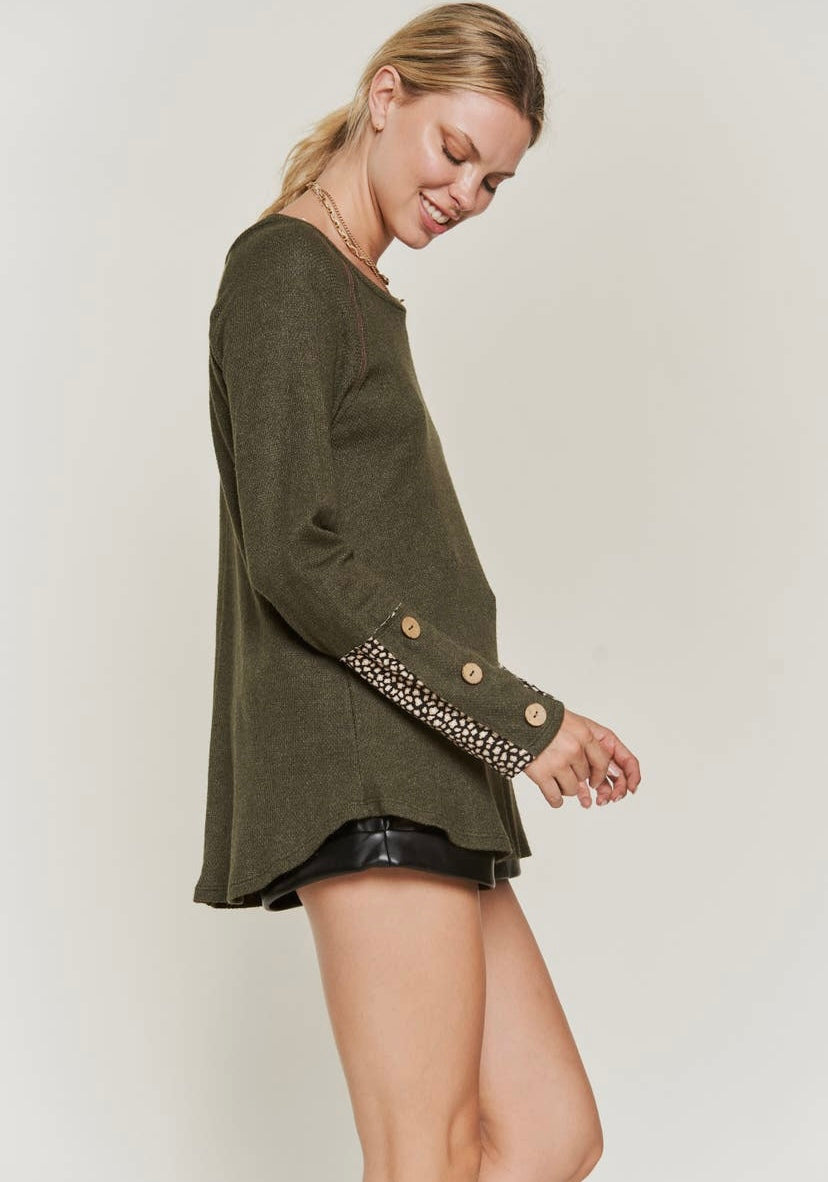 TUNIC WITH LEOPARD BUTTON TAB WRIST DETAIL
