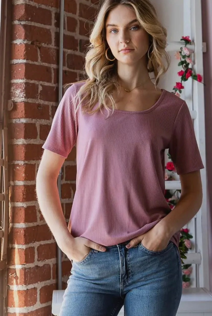 MAUVE SOLID RIBBED TOP WITH DOLPHIN HEM