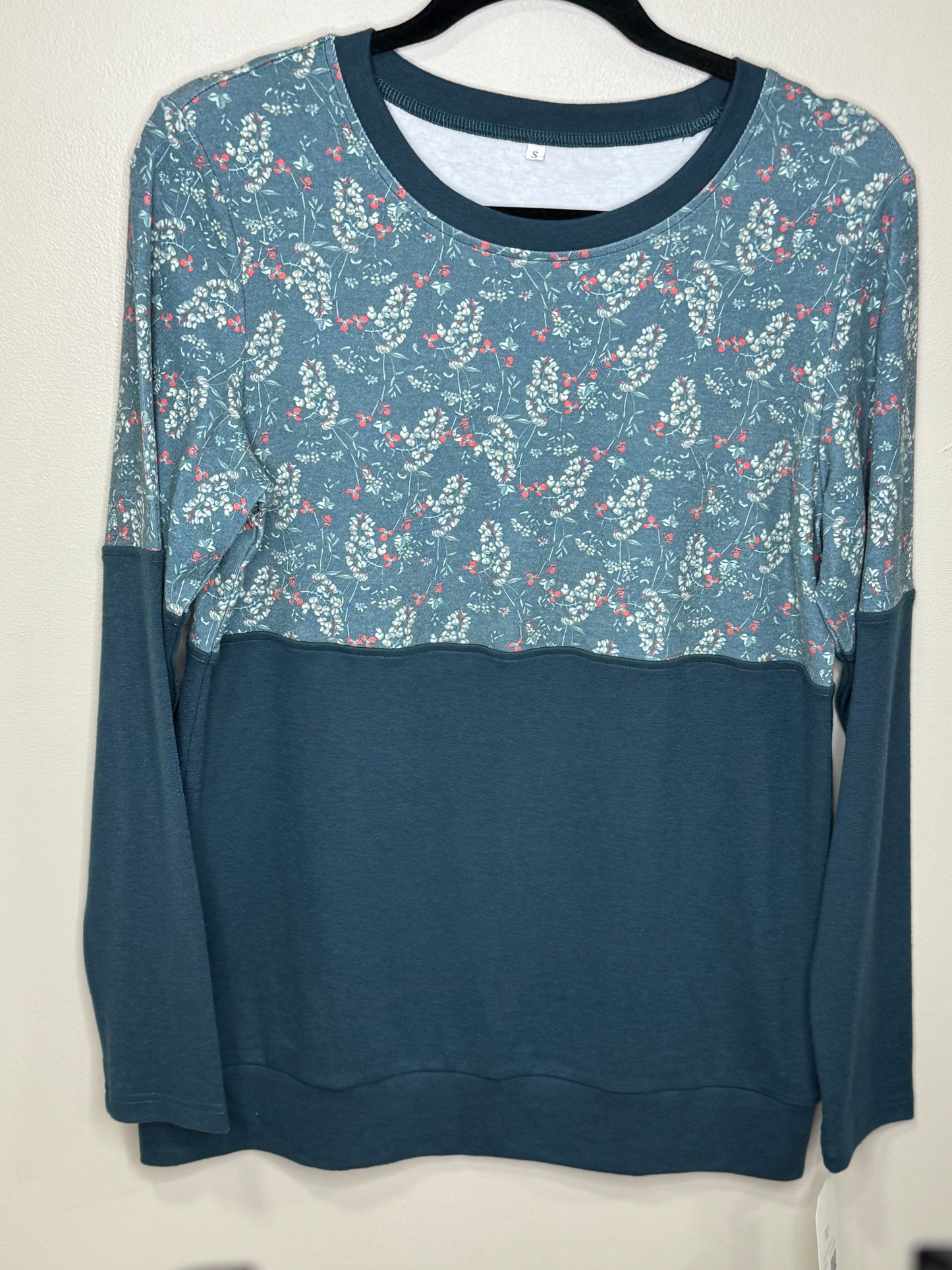 MICHELLE MAE CREWNECK SWEATSHIRT SIZE SMALL