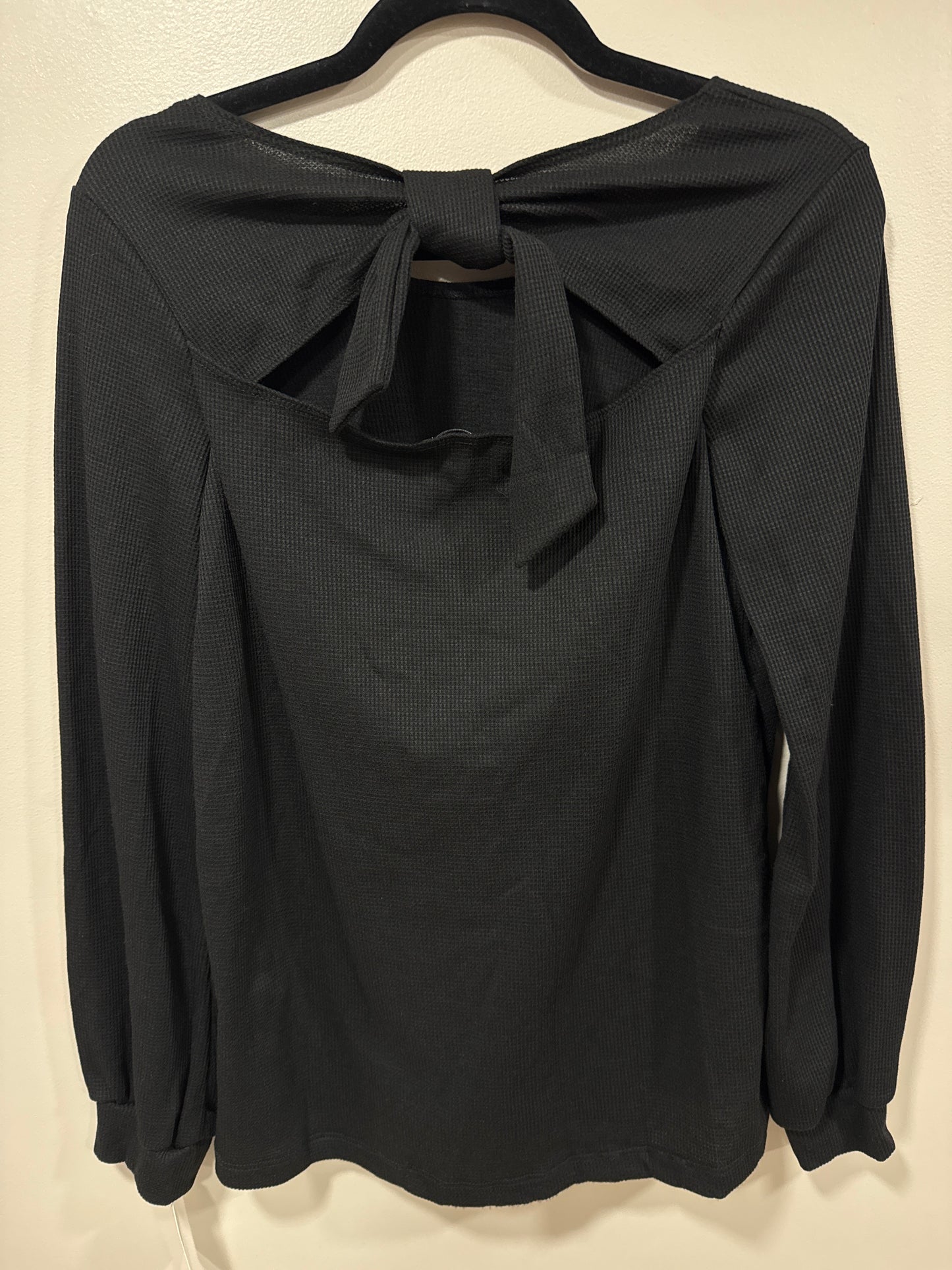 BLACK KNIT TOP WITH BACK BOW DETAIL