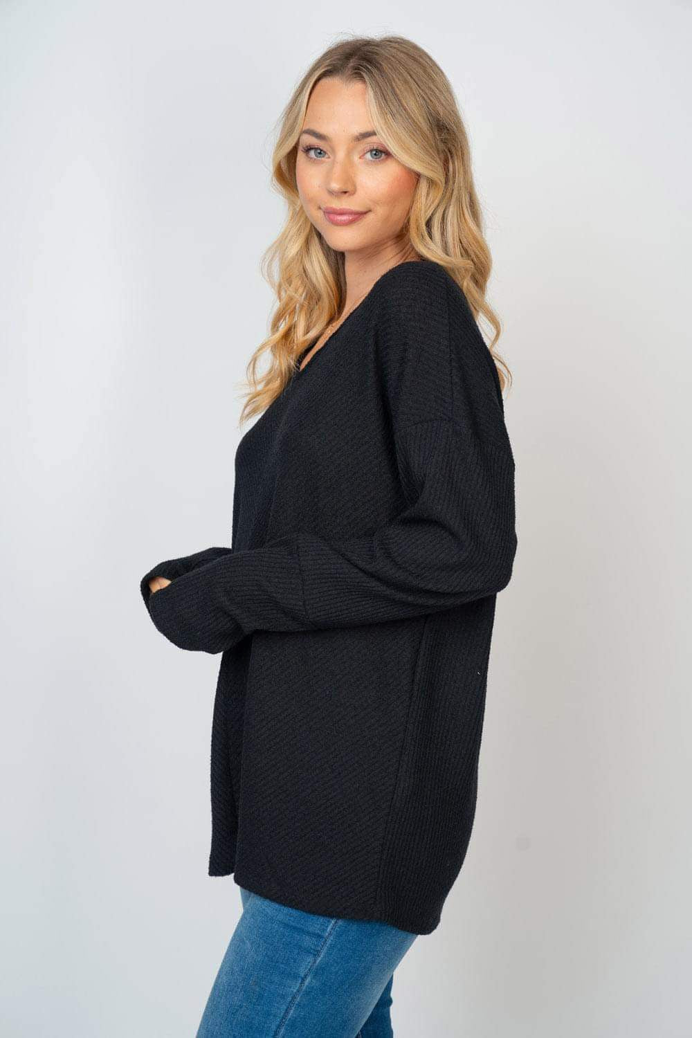 BLACK RIBBED KNIT WITH THUMBHOLES