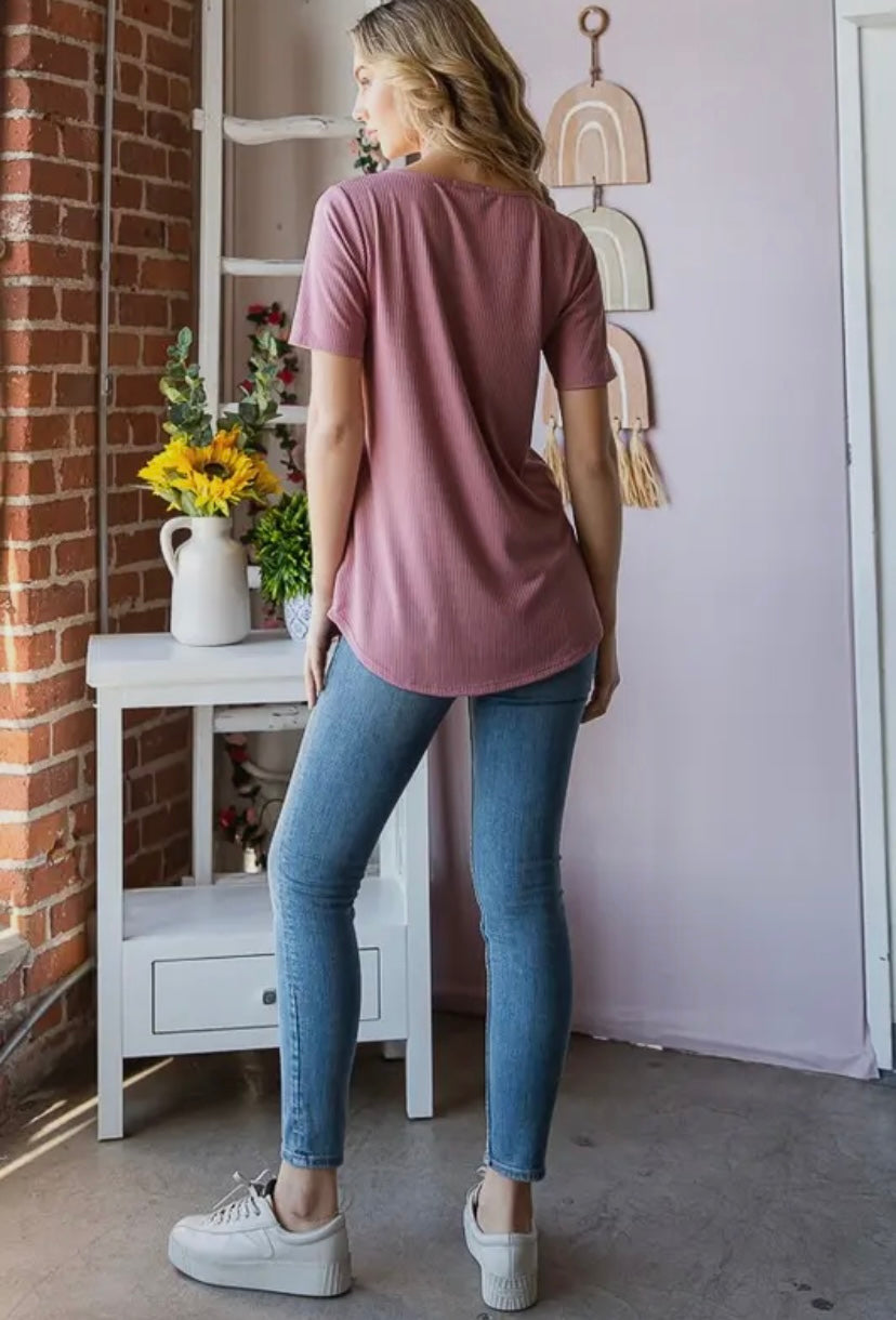 MAUVE SOLID RIBBED TOP WITH DOLPHIN HEM
