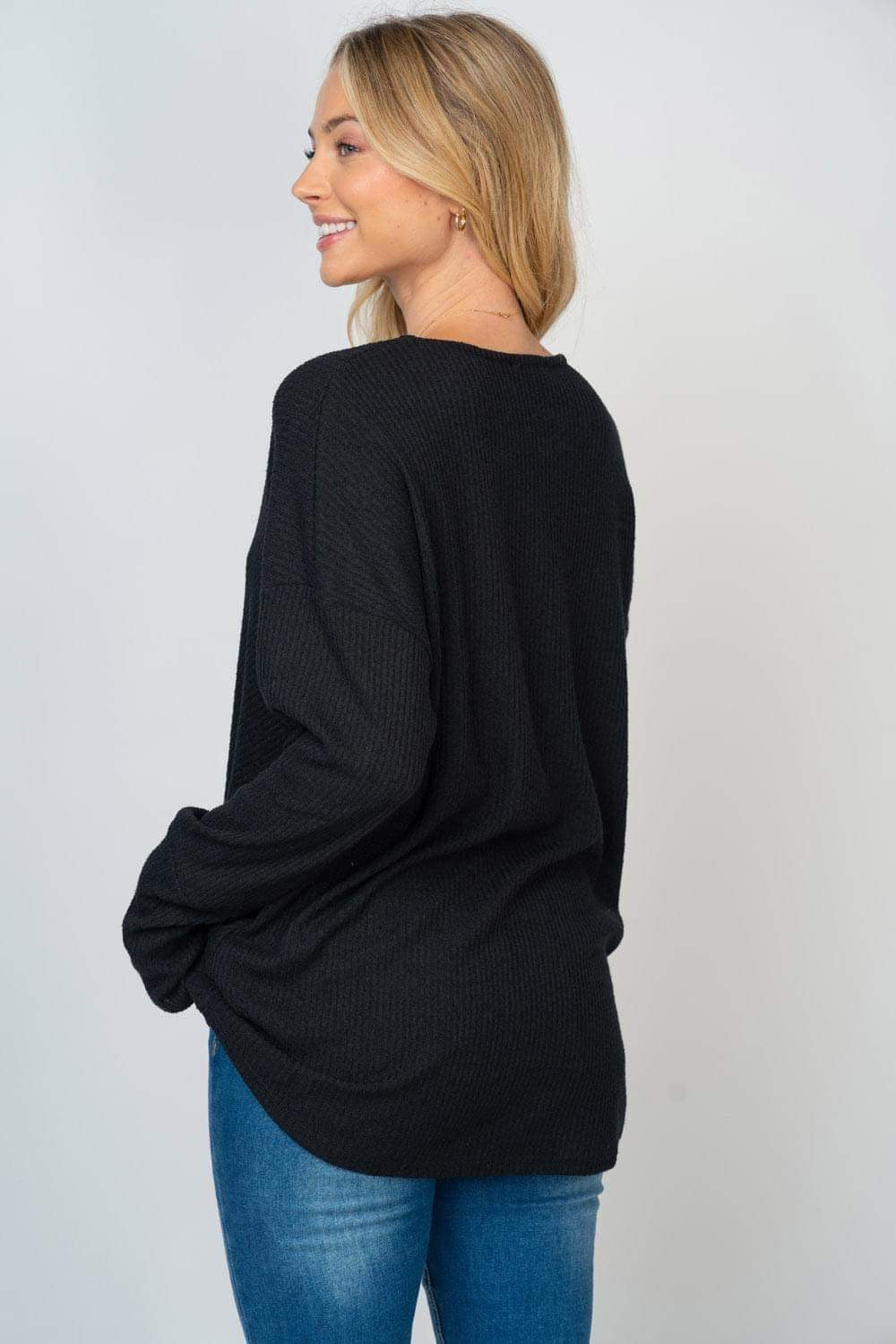 BLACK RIBBED KNIT WITH THUMBHOLES