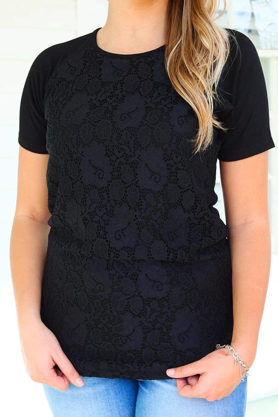 STRETCHY LACE BLACK TOP