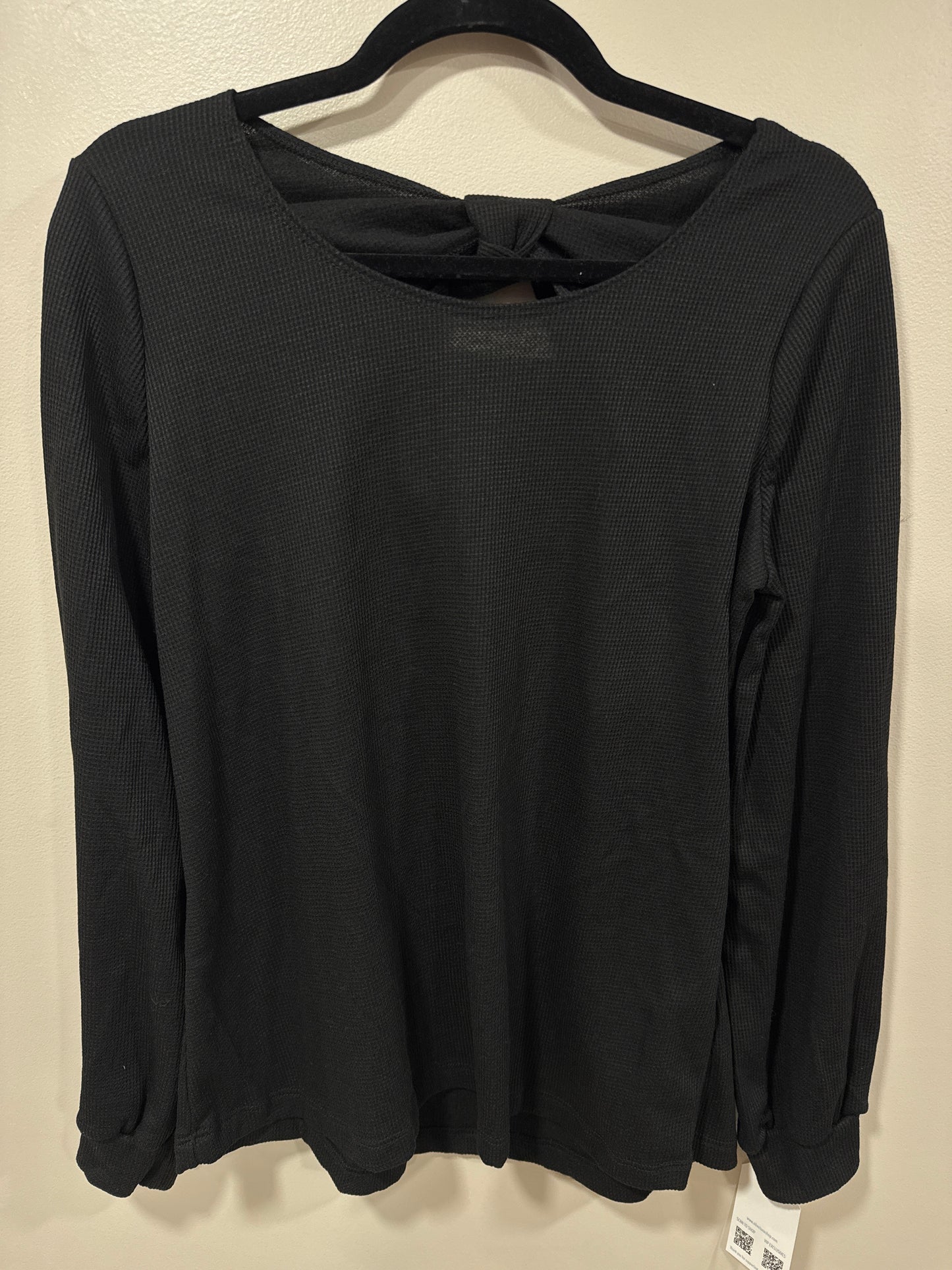 BLACK KNIT TOP WITH BACK BOW DETAIL