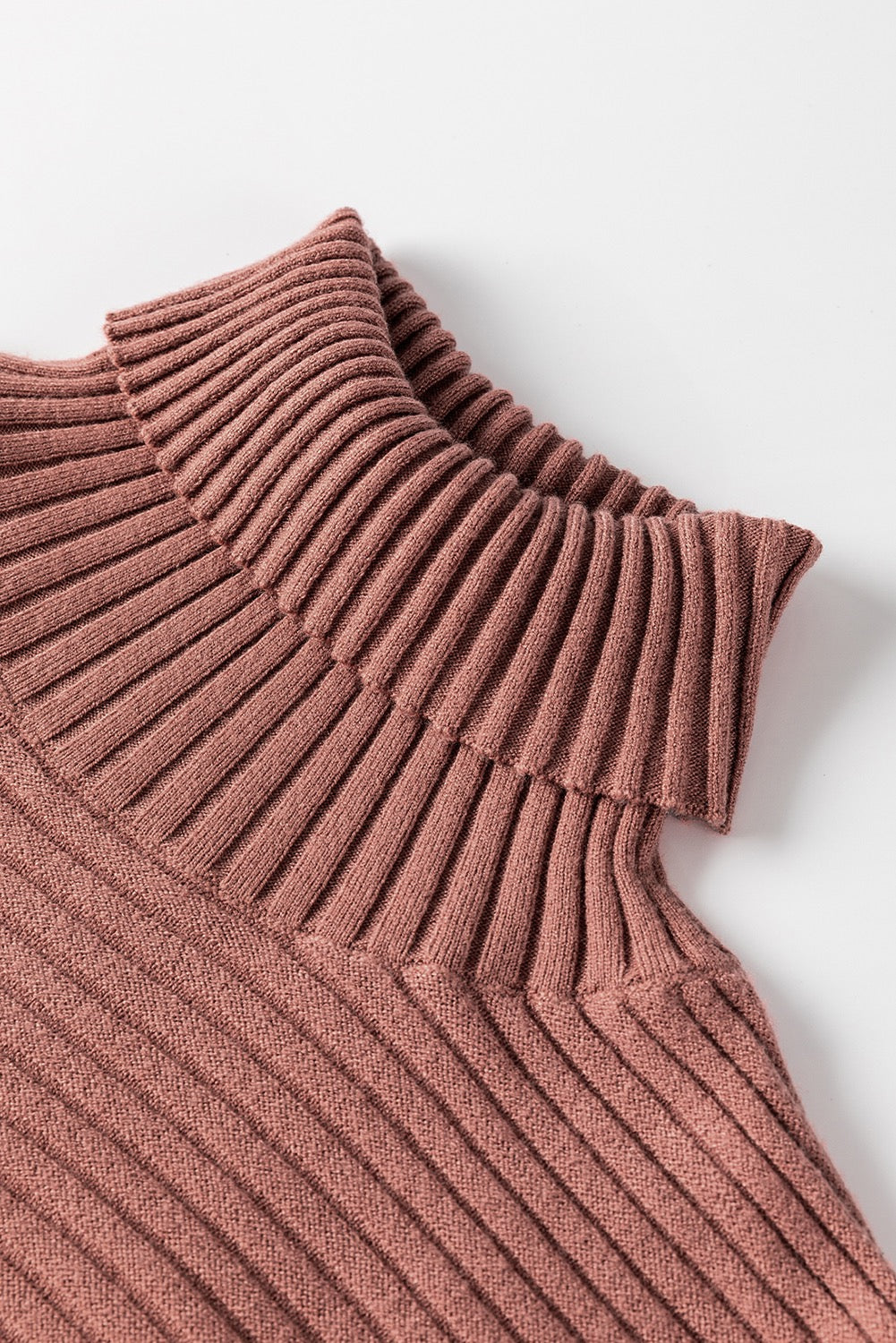 SOFT MINERAL RED RIBBED KNIT TURTLENECK SWEATER