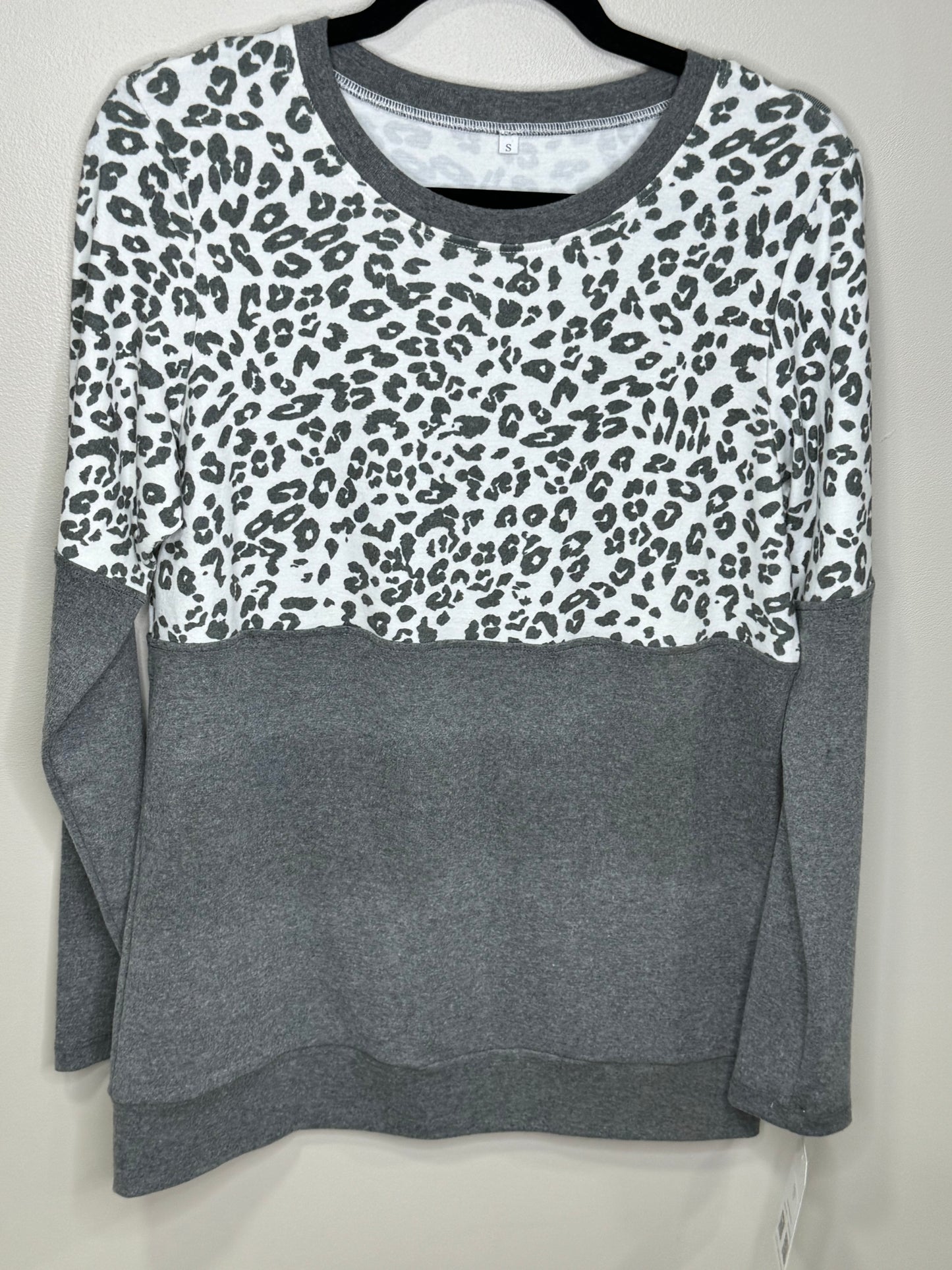 MICHELLE MAE CREWNECK SWEATSHIRT SIZE SMALL