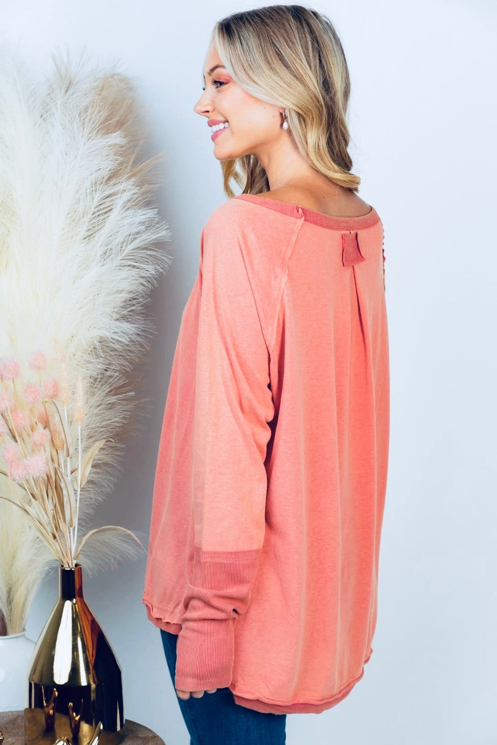 CORAL LONG SLEEVE TOP WITH RIBBED THUMBHOLE CUFFS