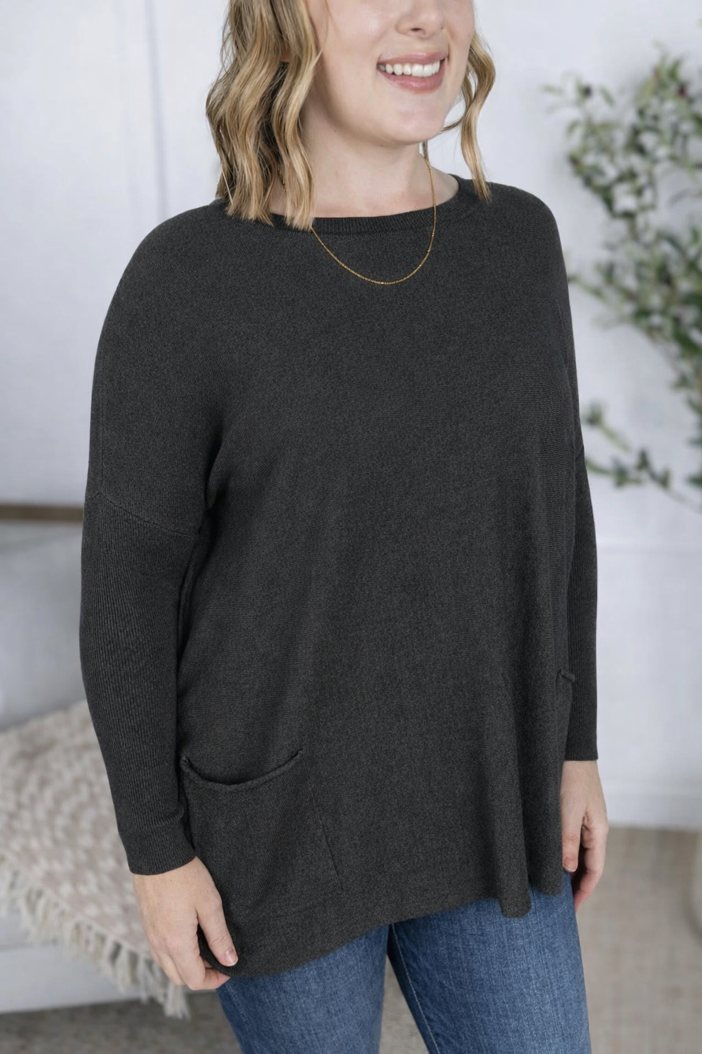 MICHELLE MAE CHARCOAL LIGHTWEIGHT SWEATER WITH FRONT POCKETS