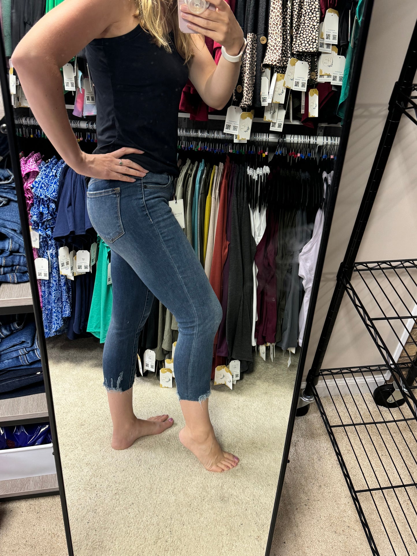 JUDY BLUE LIGHT DISTRESSED DENIM CAPRIS